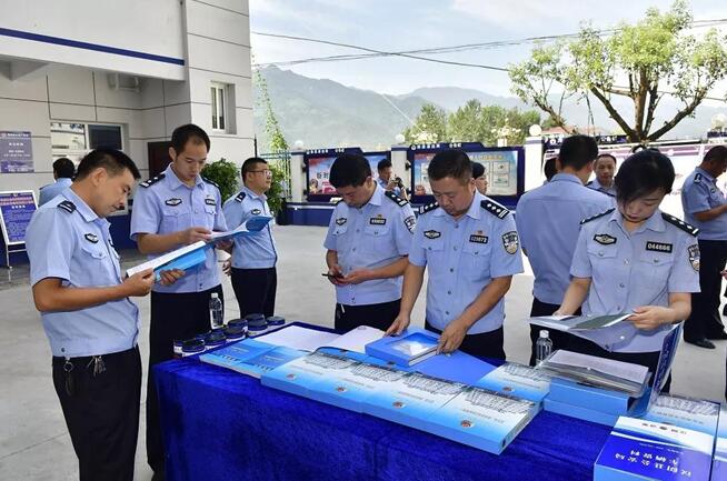 智璟無(wú)人機(jī)立足70周年國(guó)慶大慶， 為漢陰警務(wù)保障工作保駕護(hù)航